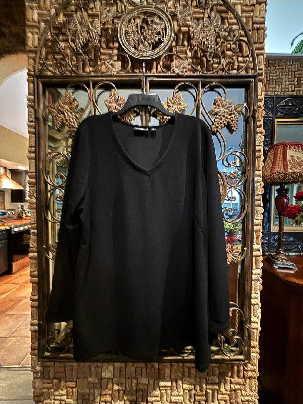 Like New Susan Graver Women's Solid Black V-Neck Long Sleeve Knit Top XL